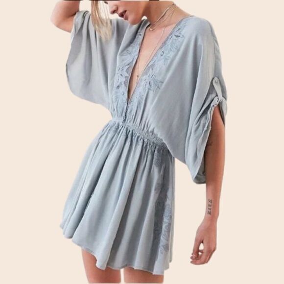 ASTR the Label Mila Dusty Blue Flowy Bohemian Romper Size XS - Picture 1 of 12